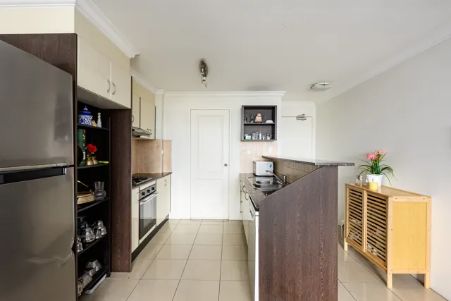 Kitchen and breakfast bar